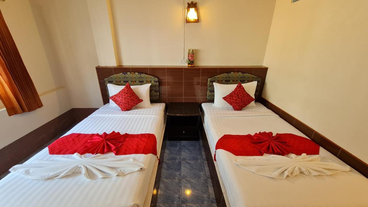 Vech Guesthouse Patong Bagian luar foto