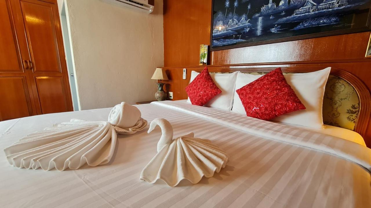 Vech Guesthouse Patong Bagian luar foto